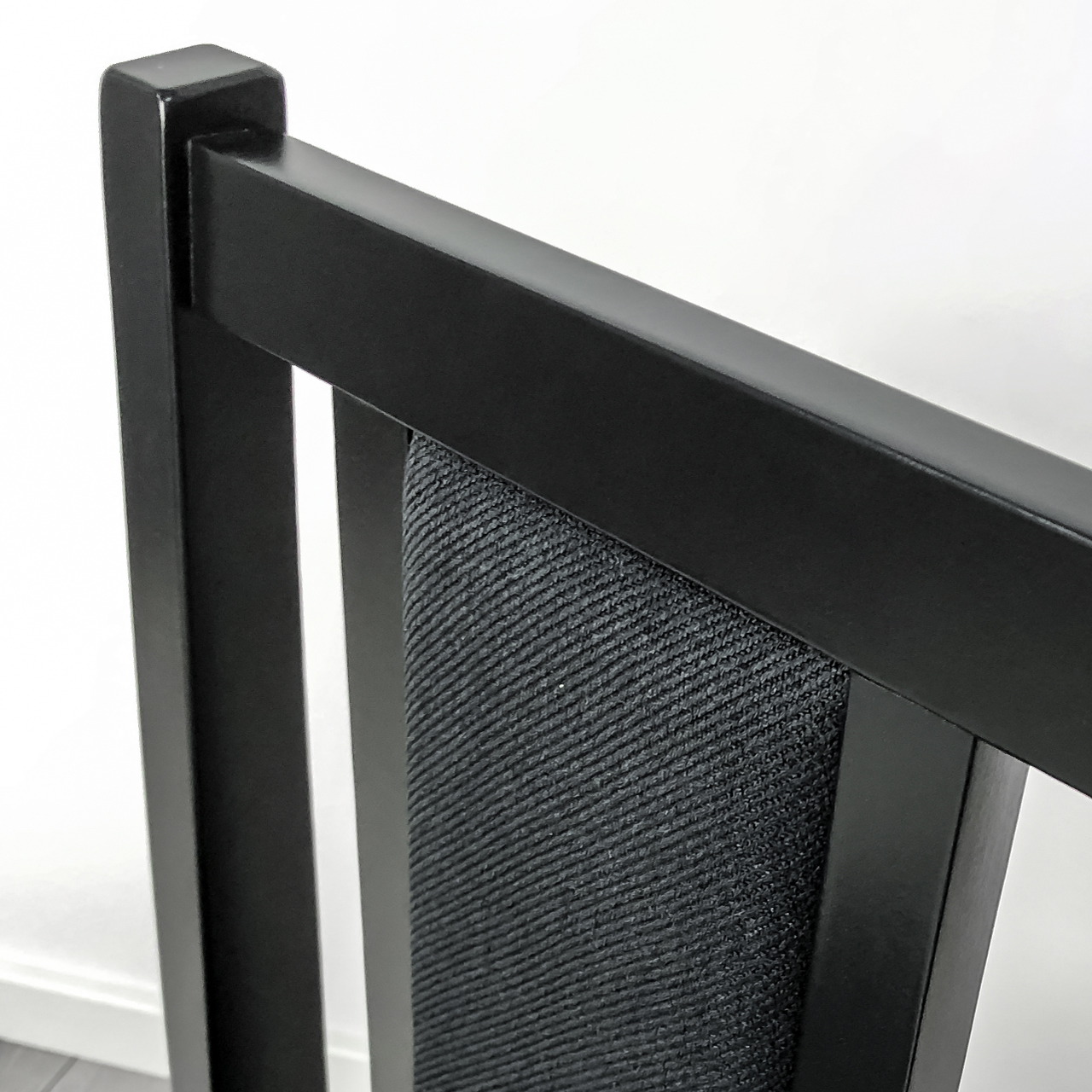 Czarne krzesło tapicerowane DK11 (13B)